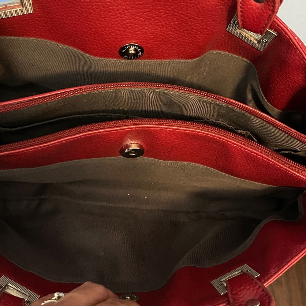 π FREE Jessica Leather Shoulder Bag - Picture 8 of 14